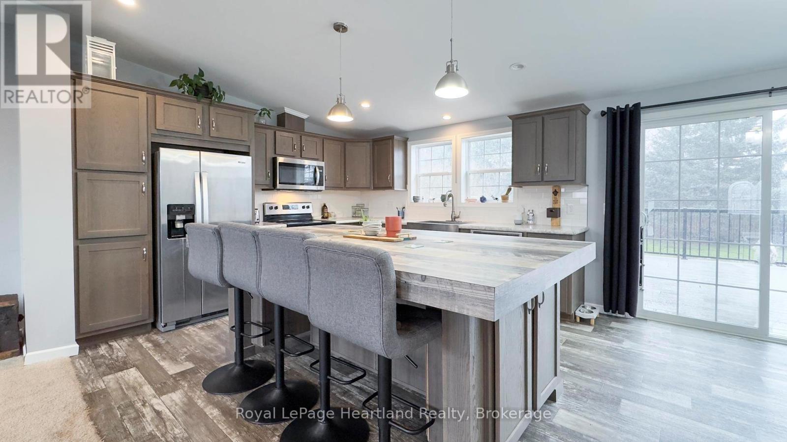 570 Hamilton Street, Huron-Kinloss, Ontario  N0G 2H0 - Photo 12 - X12034045