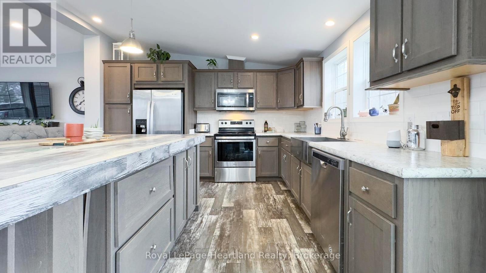 570 Hamilton Street, Huron-Kinloss, Ontario  N0G 2H0 - Photo 13 - X12034045