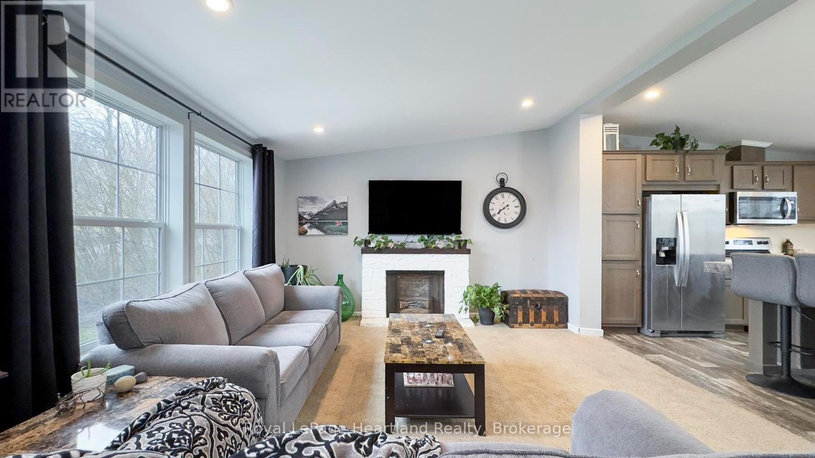 570 Hamilton Street, Huron-Kinloss, Ontario  N0G 2H0 - Photo 7 - X12034045