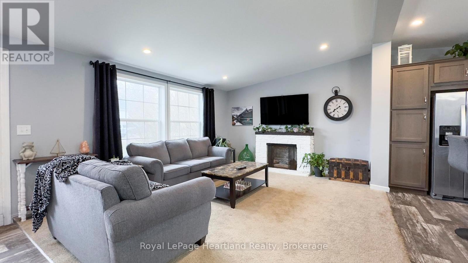 570 Hamilton Street, Huron-Kinloss, Ontario  N0G 2H0 - Photo 8 - X12034045