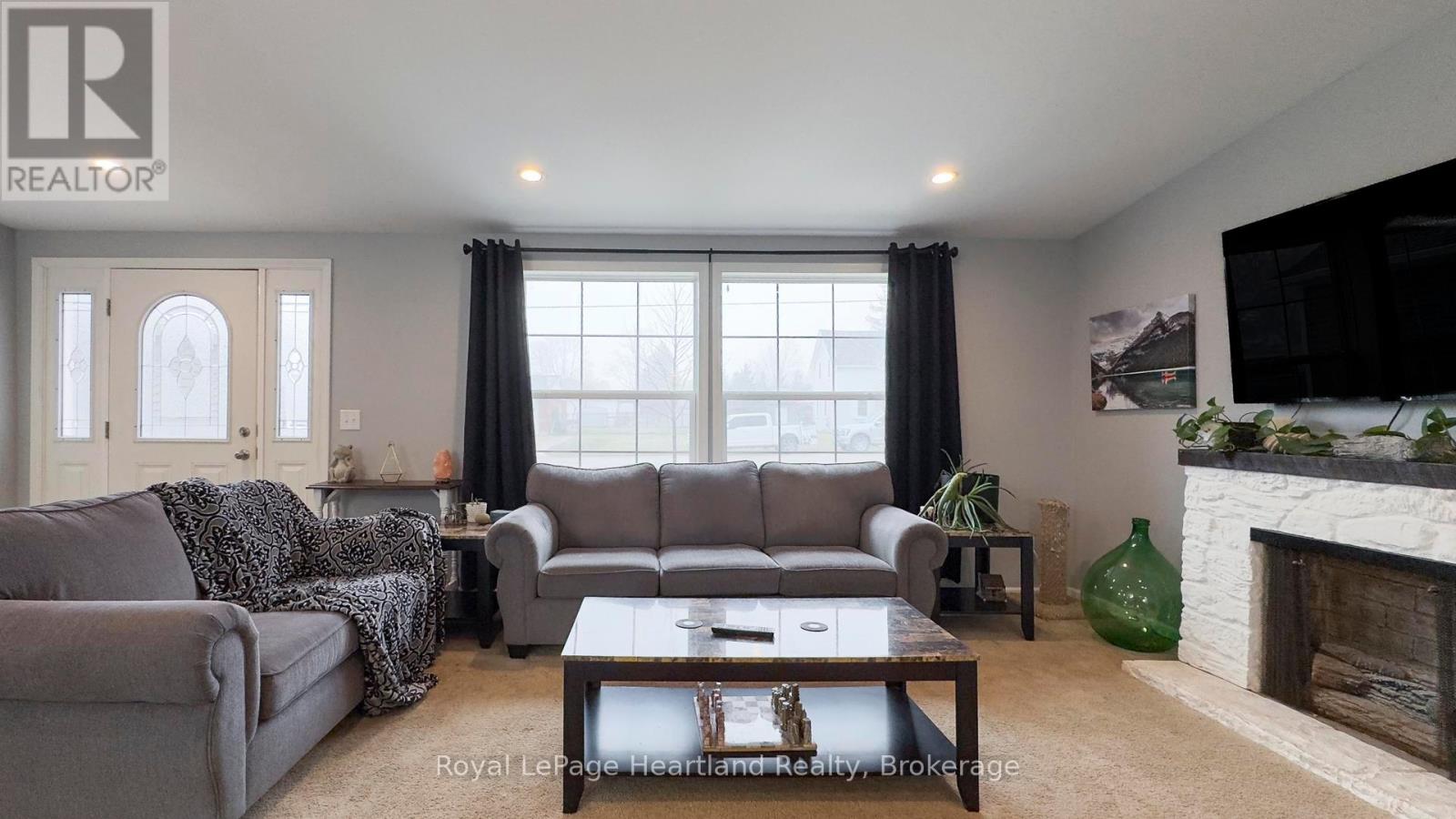 570 Hamilton Street, Huron-Kinloss, Ontario  N0G 2H0 - Photo 9 - X12034045