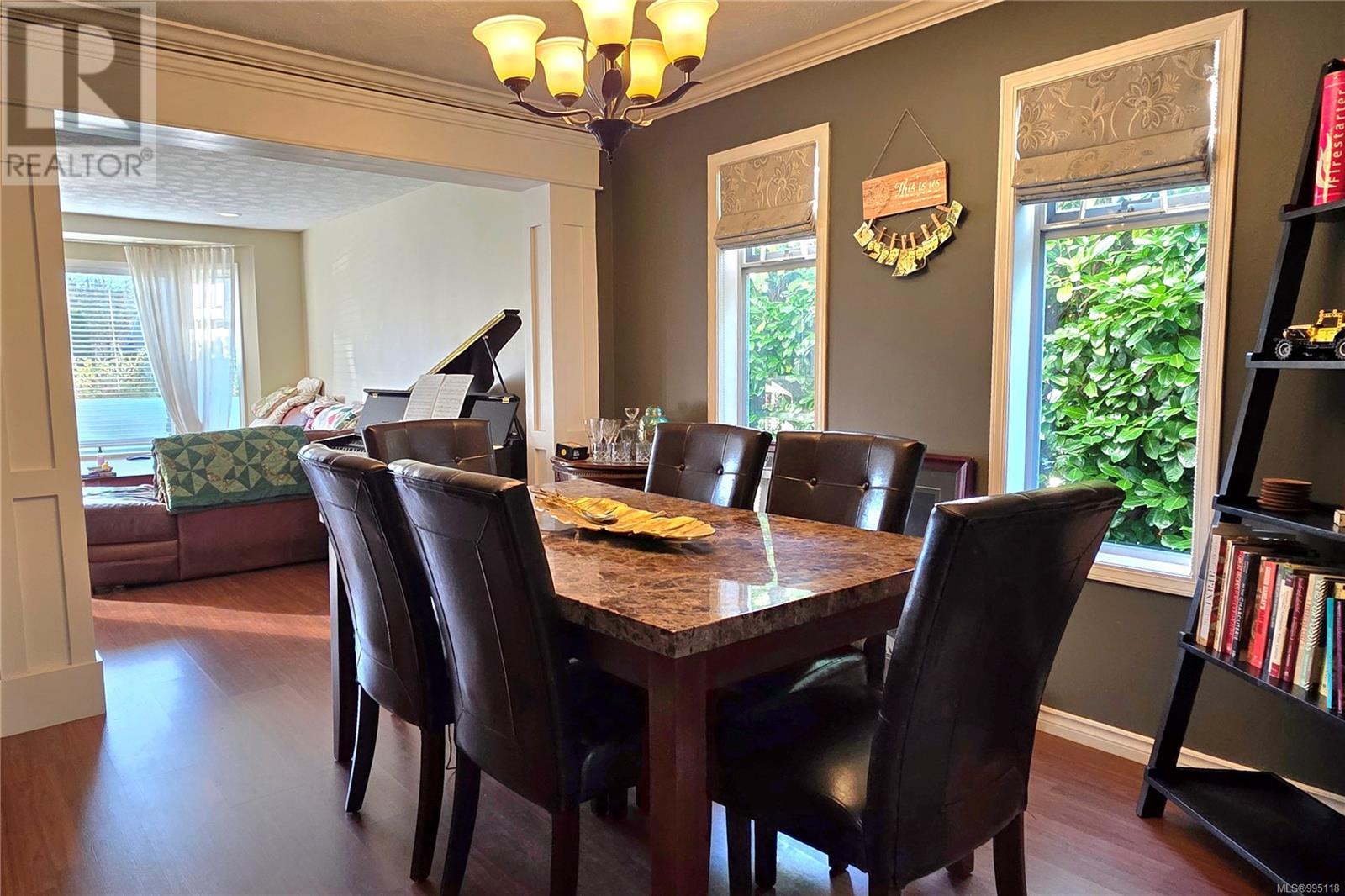 Property at 555 Jasmine Cres image 4