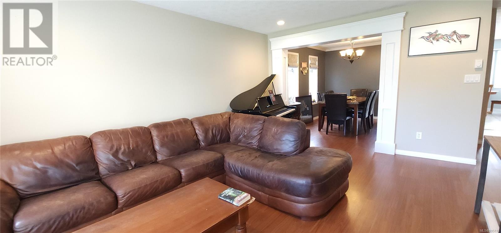 Property at 555 Jasmine Cres image 3