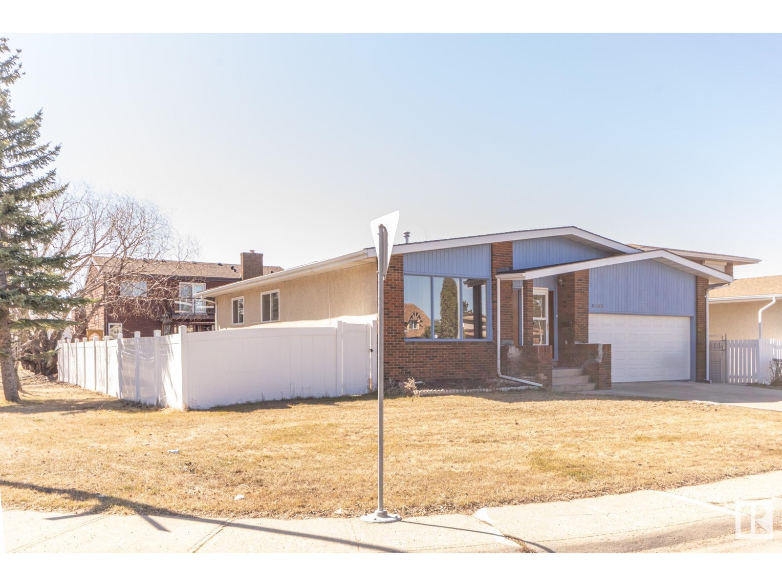 Property at 8505 39B AV NW image 3