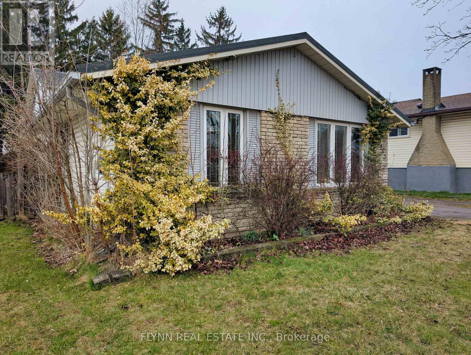 5985 Belaire Avenue, Niagara Falls, Ontario  L2H 1V1 - Photo 2 - X12079379