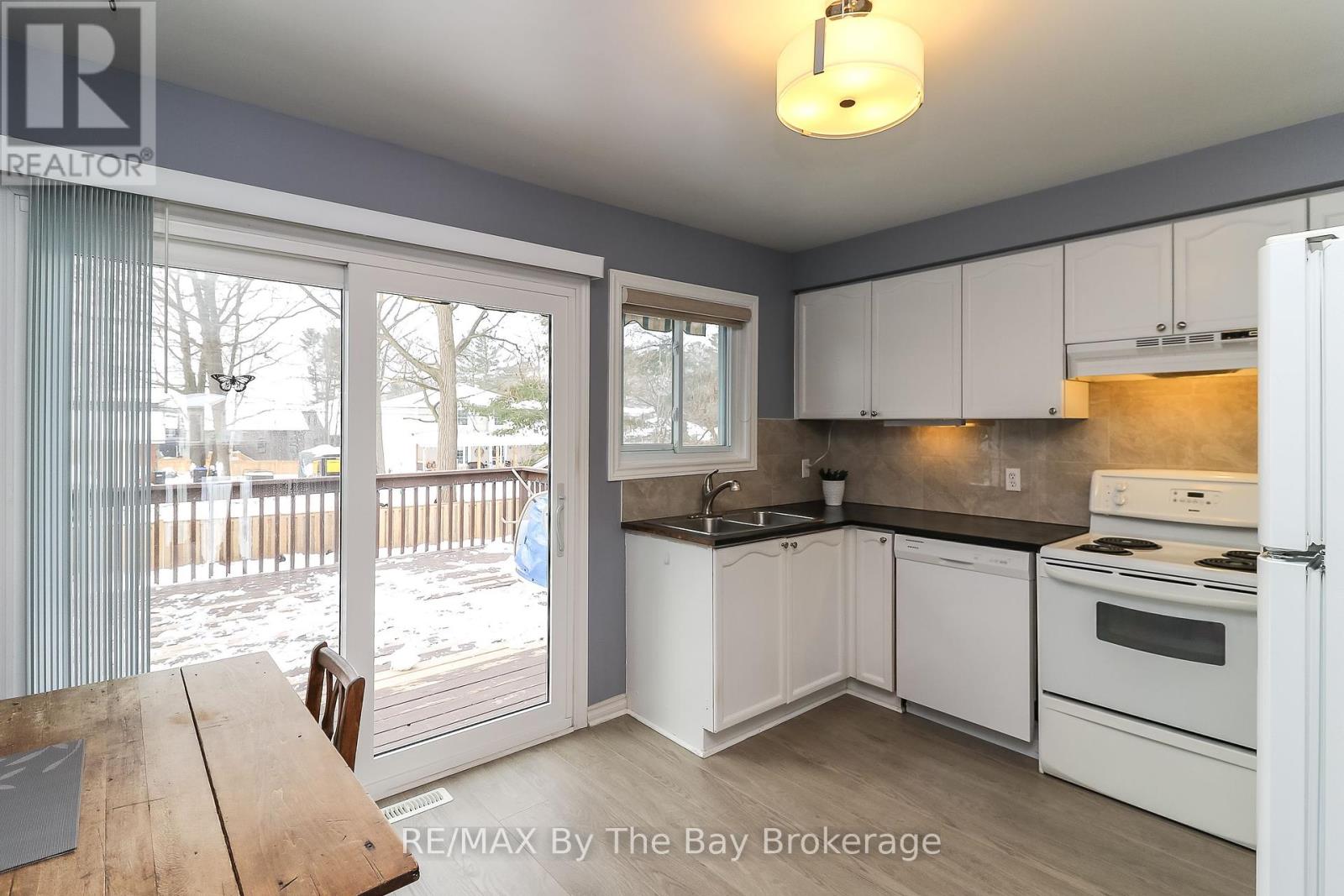 94 Leo Boulevard, Wasaga Beach, Ontario  L9Z 1C5 - Photo 9 - S11951829