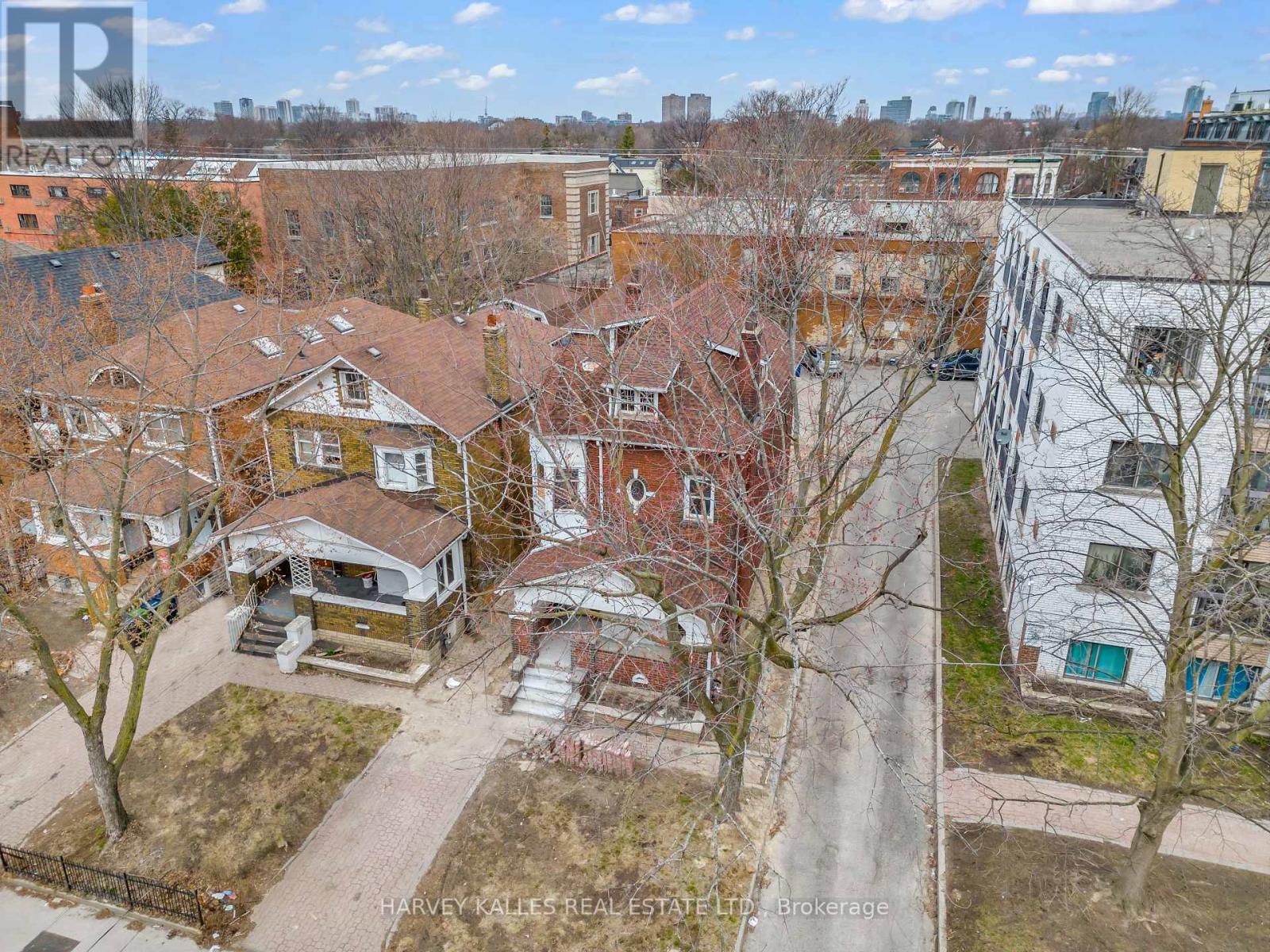 4 LAXTON AVENUE, Toronto, Ontario