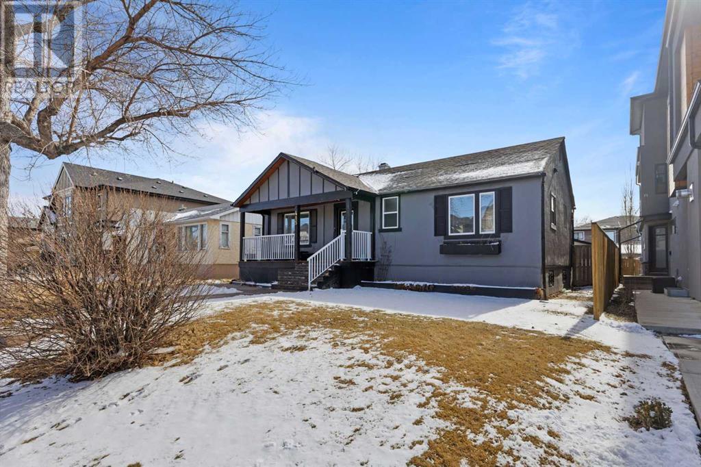 Property at 415 25 Avenue NE image 2