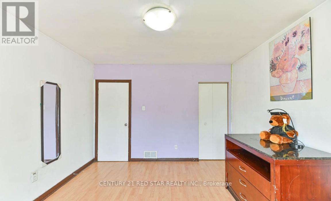 35 Faulkner Crescent, Toronto (Humbermede), Ontario  M9M 2B9 - Photo 25 - W12079427