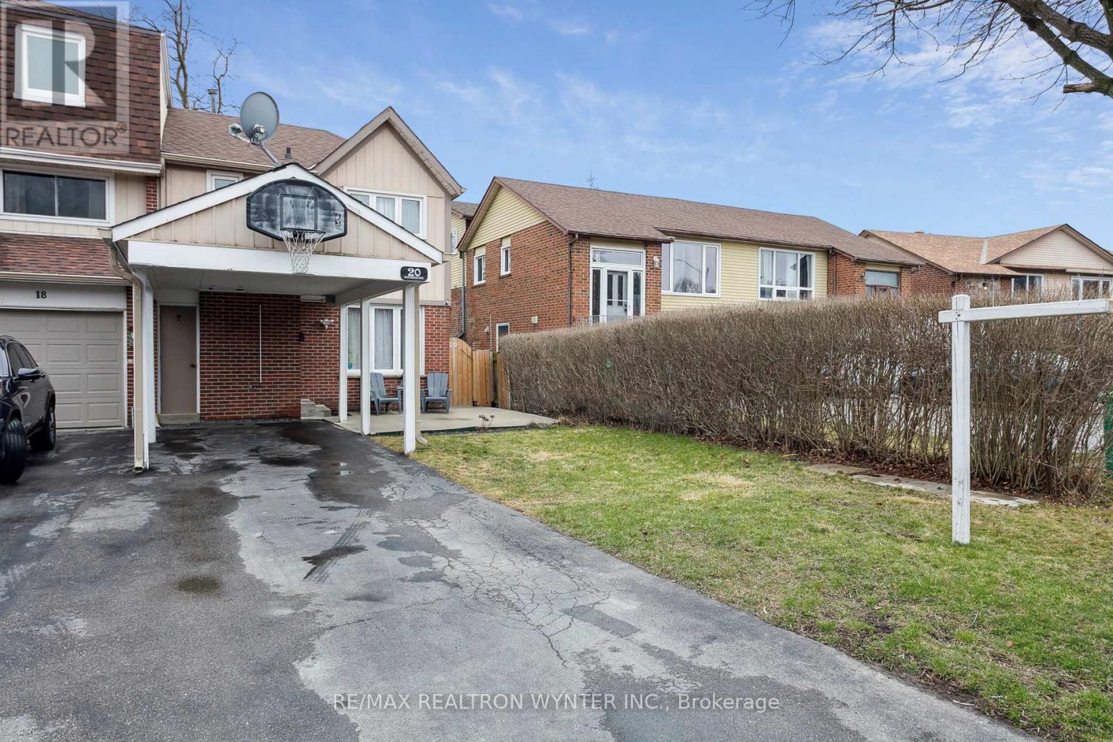 20 Peterson Court, Brampton (Heart Lake East), Ontario  L6Z 1K6 - Photo 3 - W12078567