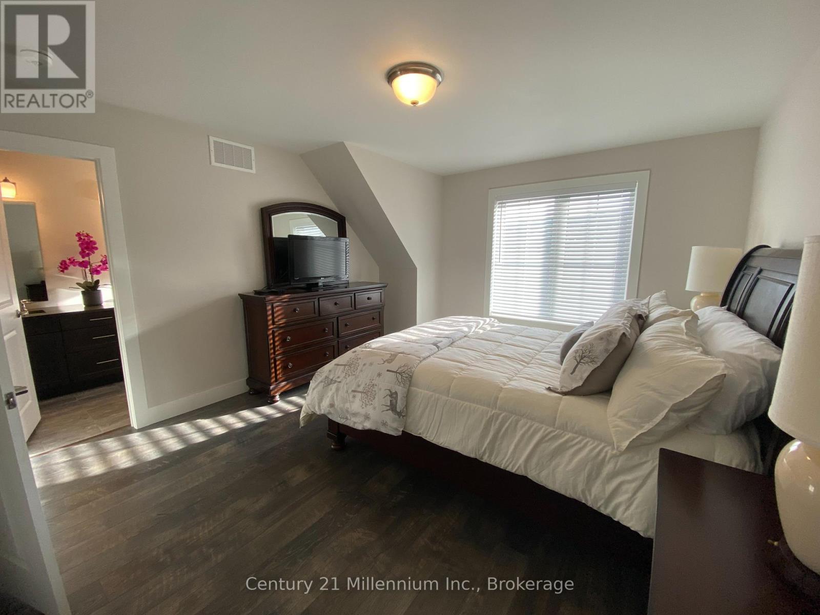158 Red Pine Street, Blue Mountains, Ontario  L9Y 0Z3 - Photo 19 - X12079446