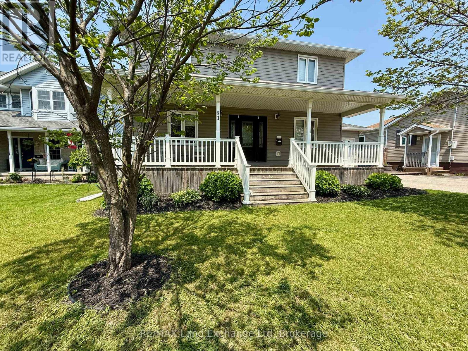 91 Park Street, Goderich, Ontario  N7A 1K9 - Photo 2 - X12079476