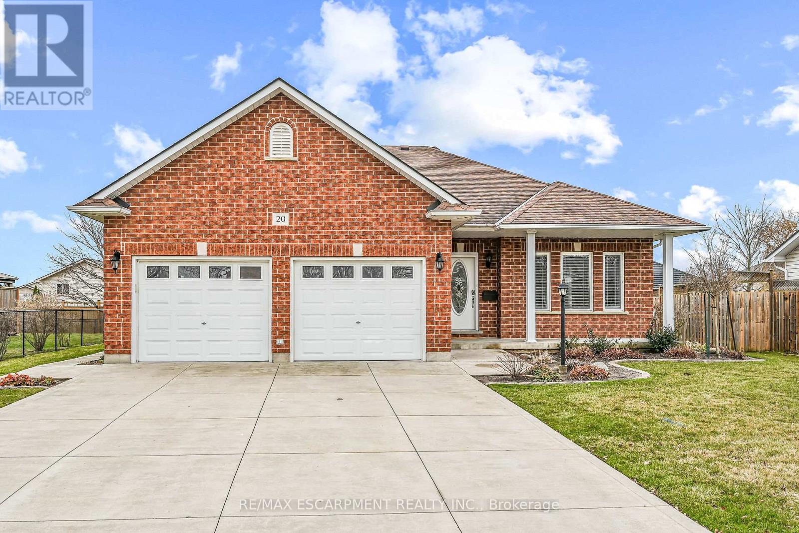 20 Oak Crescent, Haldimand, Ontario  N0A 1H0 - Photo 1 - X12079454