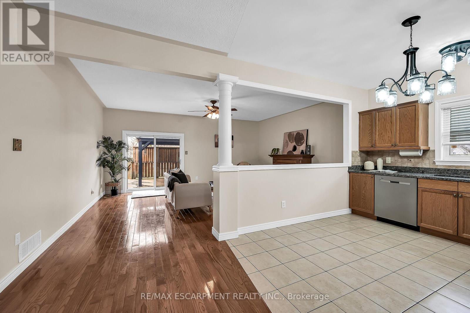 20 Oak Crescent, Haldimand, Ontario  N0A 1H0 - Photo 12 - X12079454