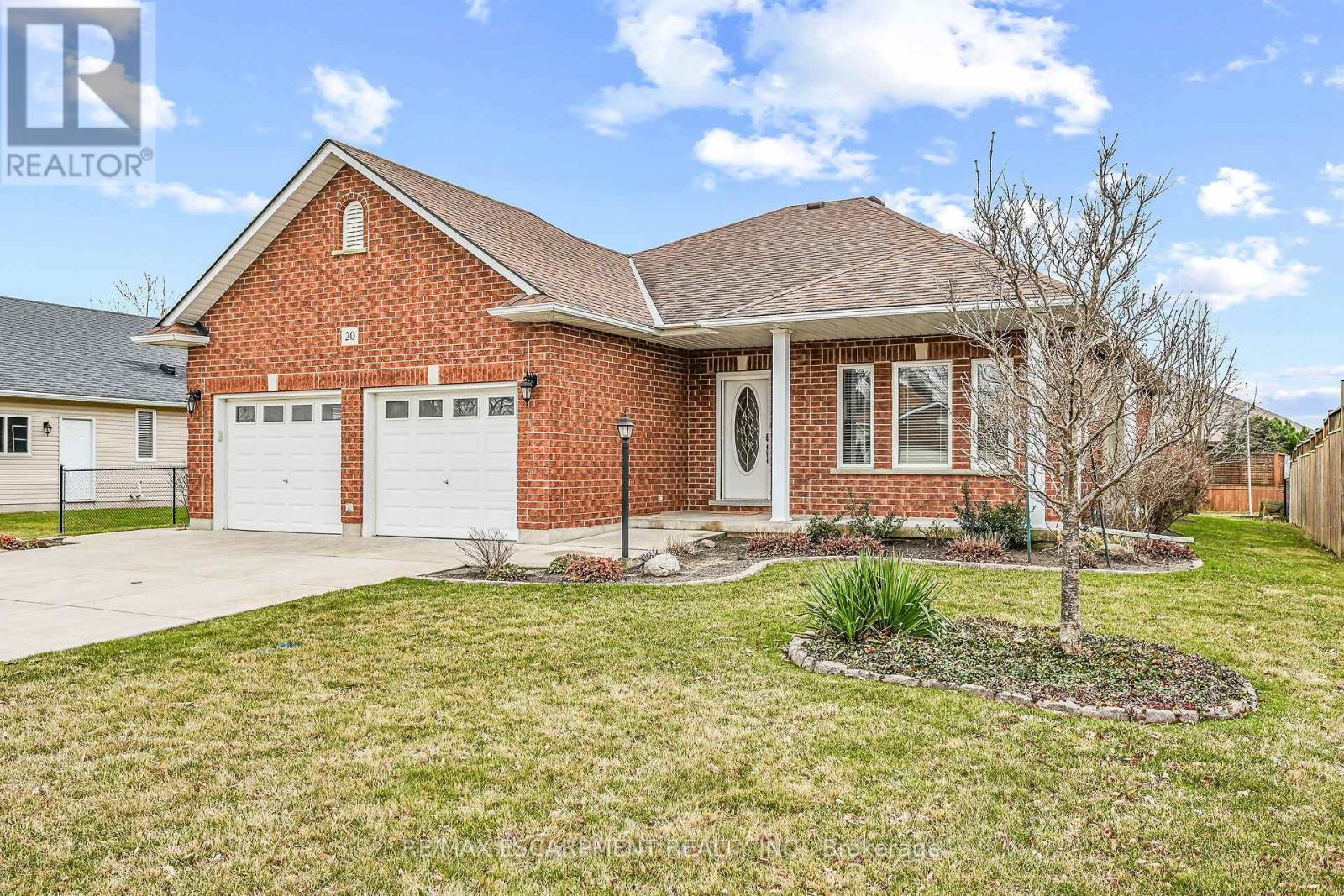 20 Oak Crescent, Haldimand, Ontario  N0A 1H0 - Photo 2 - X12079454