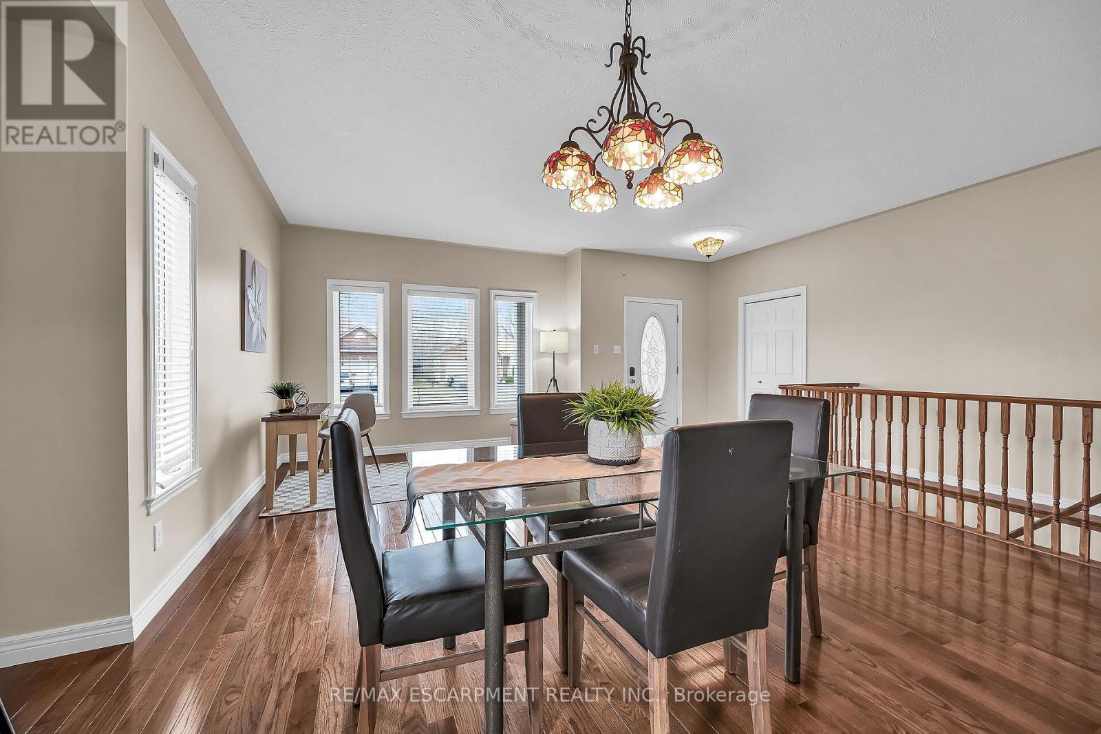 20 Oak Crescent, Haldimand, Ontario  N0A 1H0 - Photo 9 - X12079454