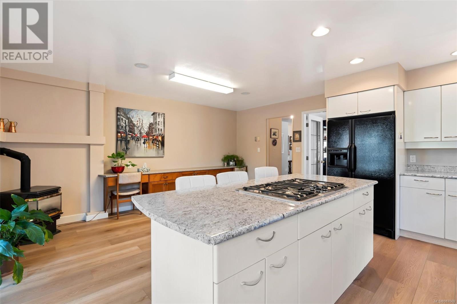4790 Cordova Bay Rd, Saanich, British Columbia  V8Y 2J5 - Photo 11 - 987669