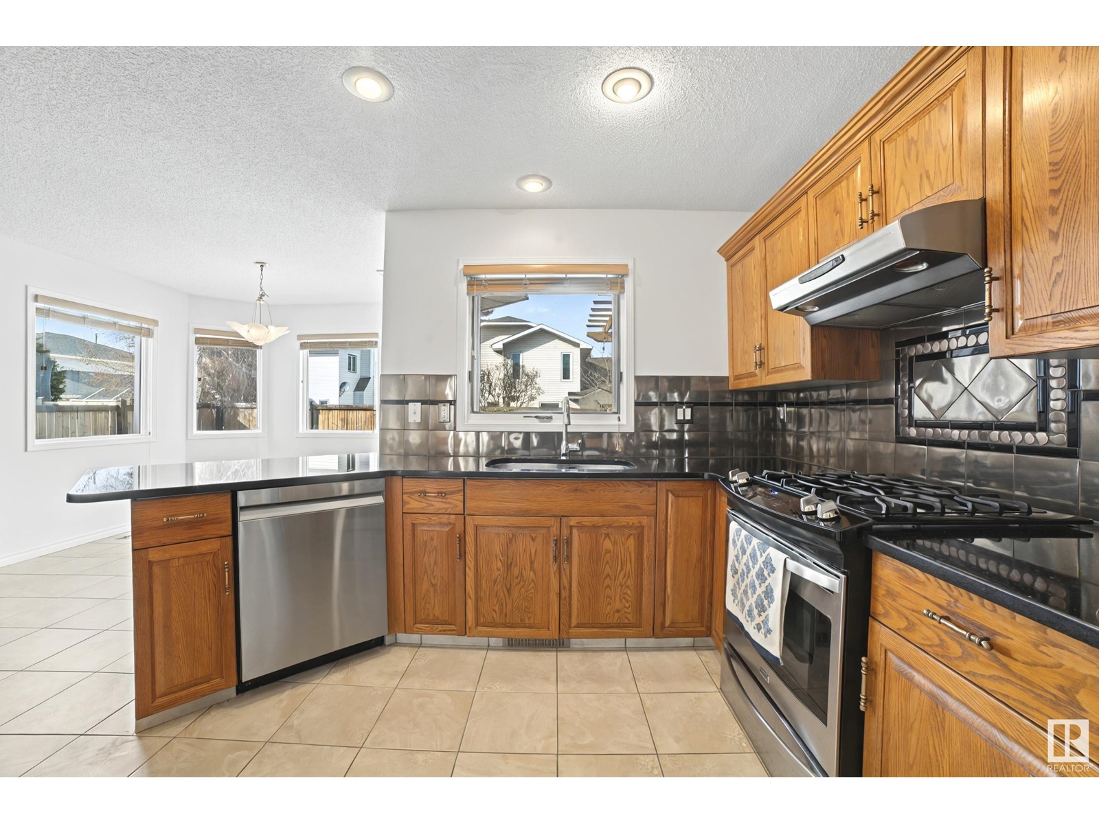 Property at 272 BULYEA RD NW image 2