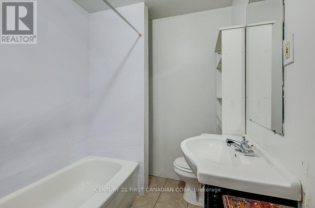 2 - 193 Waterloo Street, London East, Ontario  N6B 2N1 - Photo 5 - X12079527