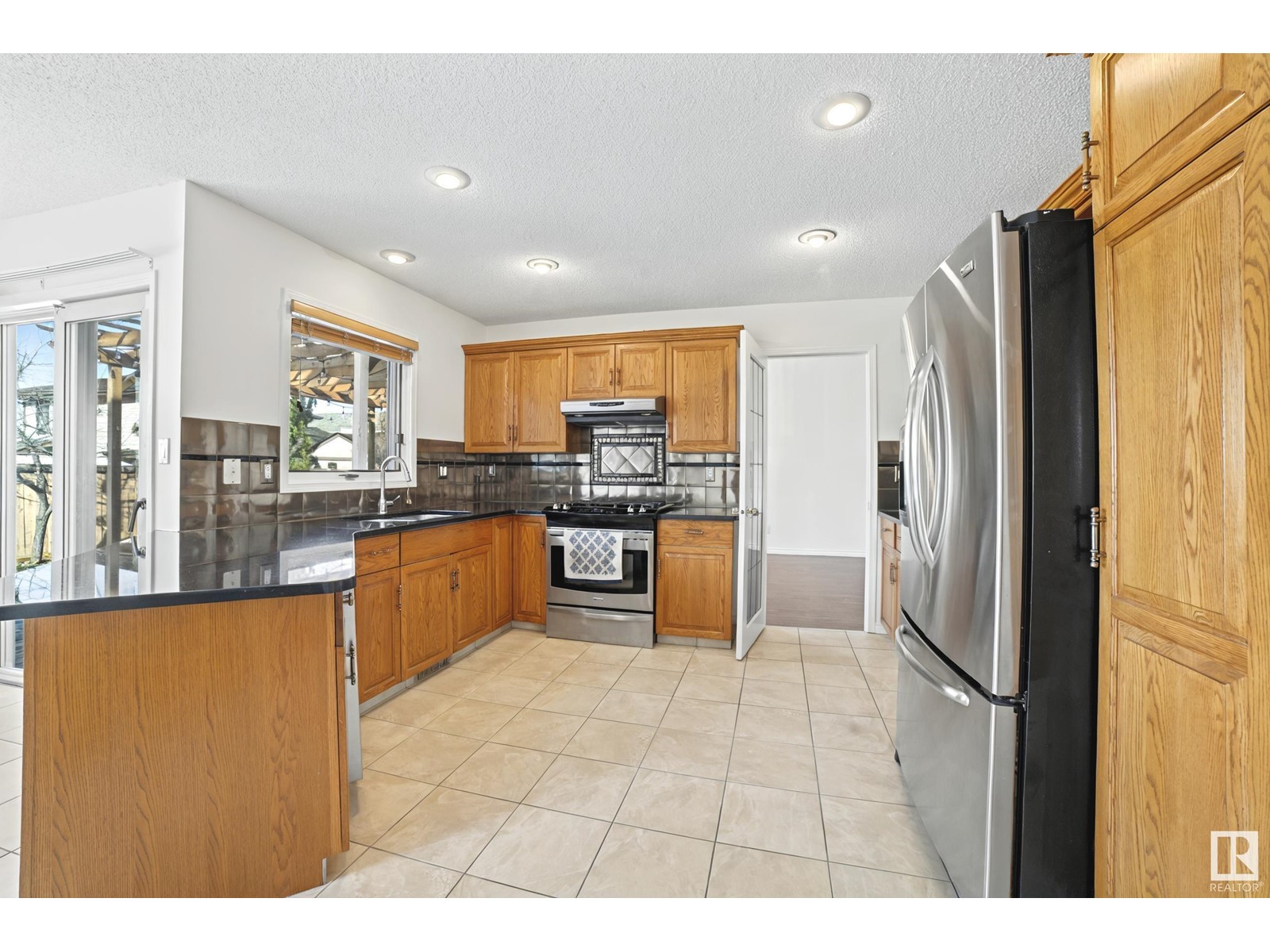 Property at 272 BULYEA RD NW image 4