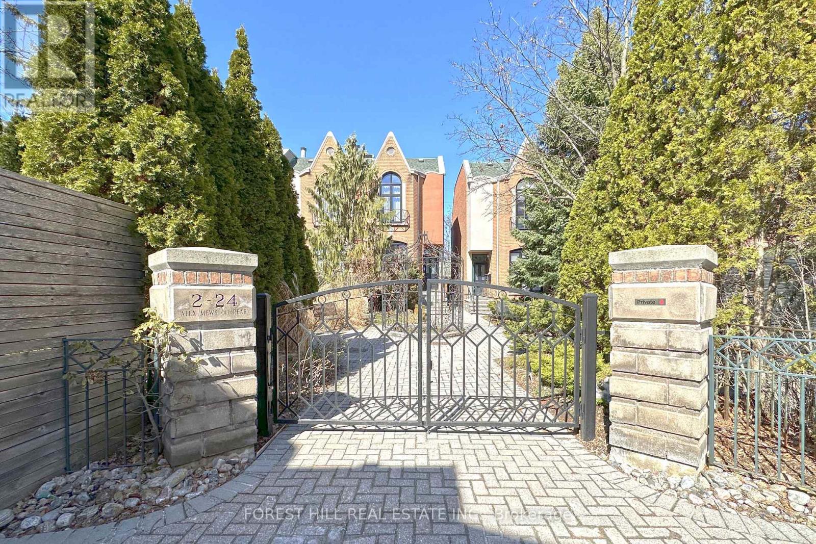 8 ALEX MEWS Toronto (Annex), ON M5R 3T2