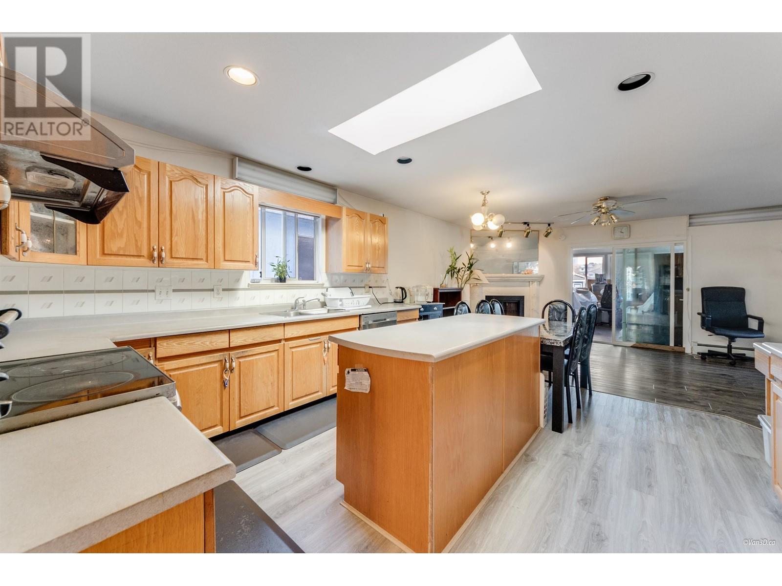 7351 12th Avenue, Burnaby, British Columbia  V3N 2J8 - Photo 2 - R2989582