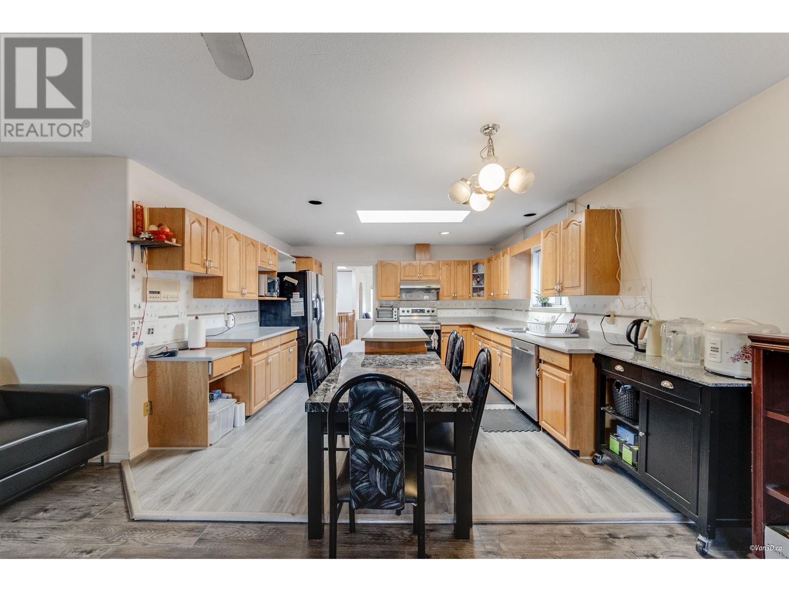 7351 12th Avenue, Burnaby, British Columbia  V3N 2J8 - Photo 4 - R2989582