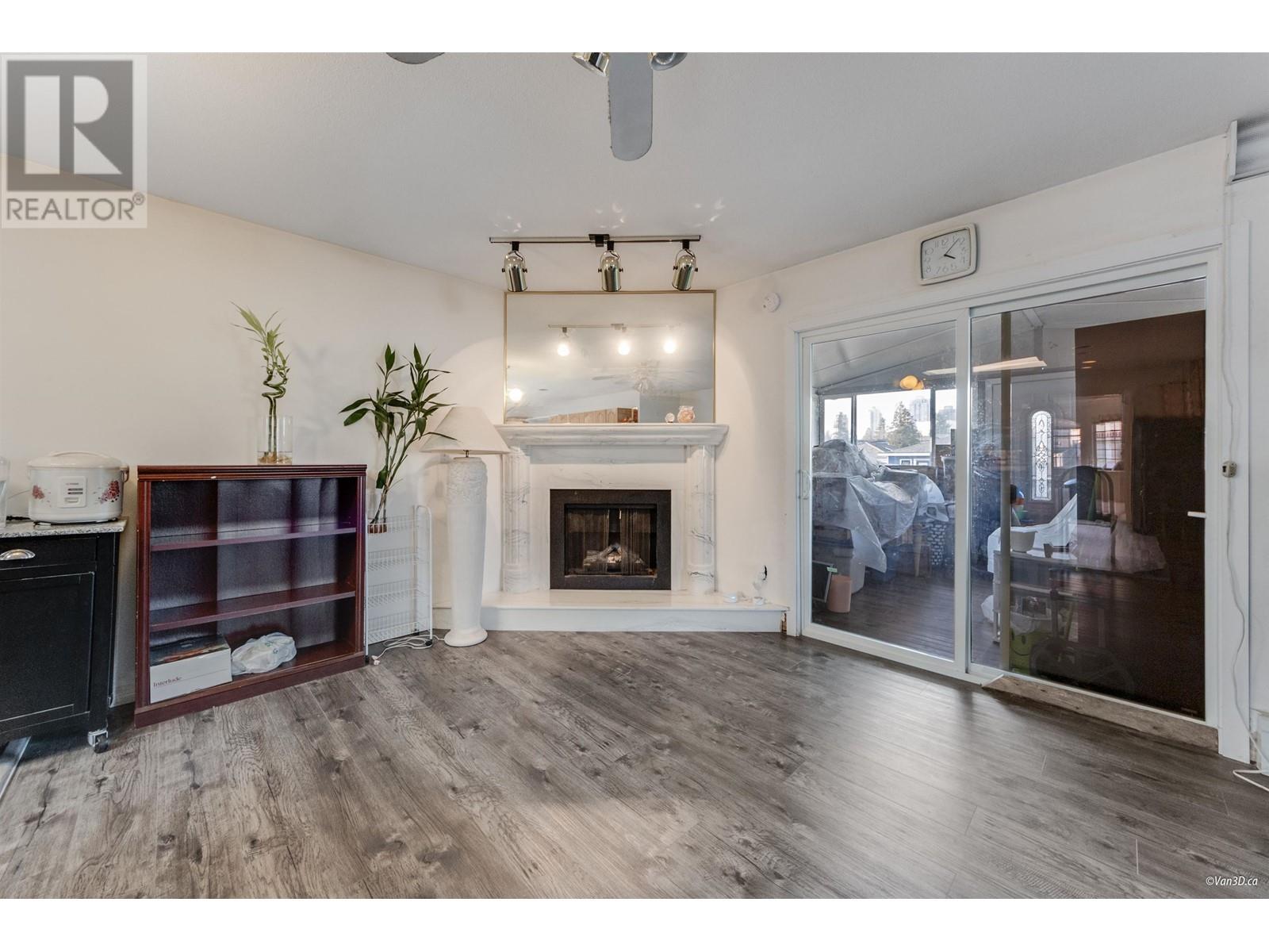 7351 12th Avenue, Burnaby, British Columbia  V3N 2J8 - Photo 5 - R2989582