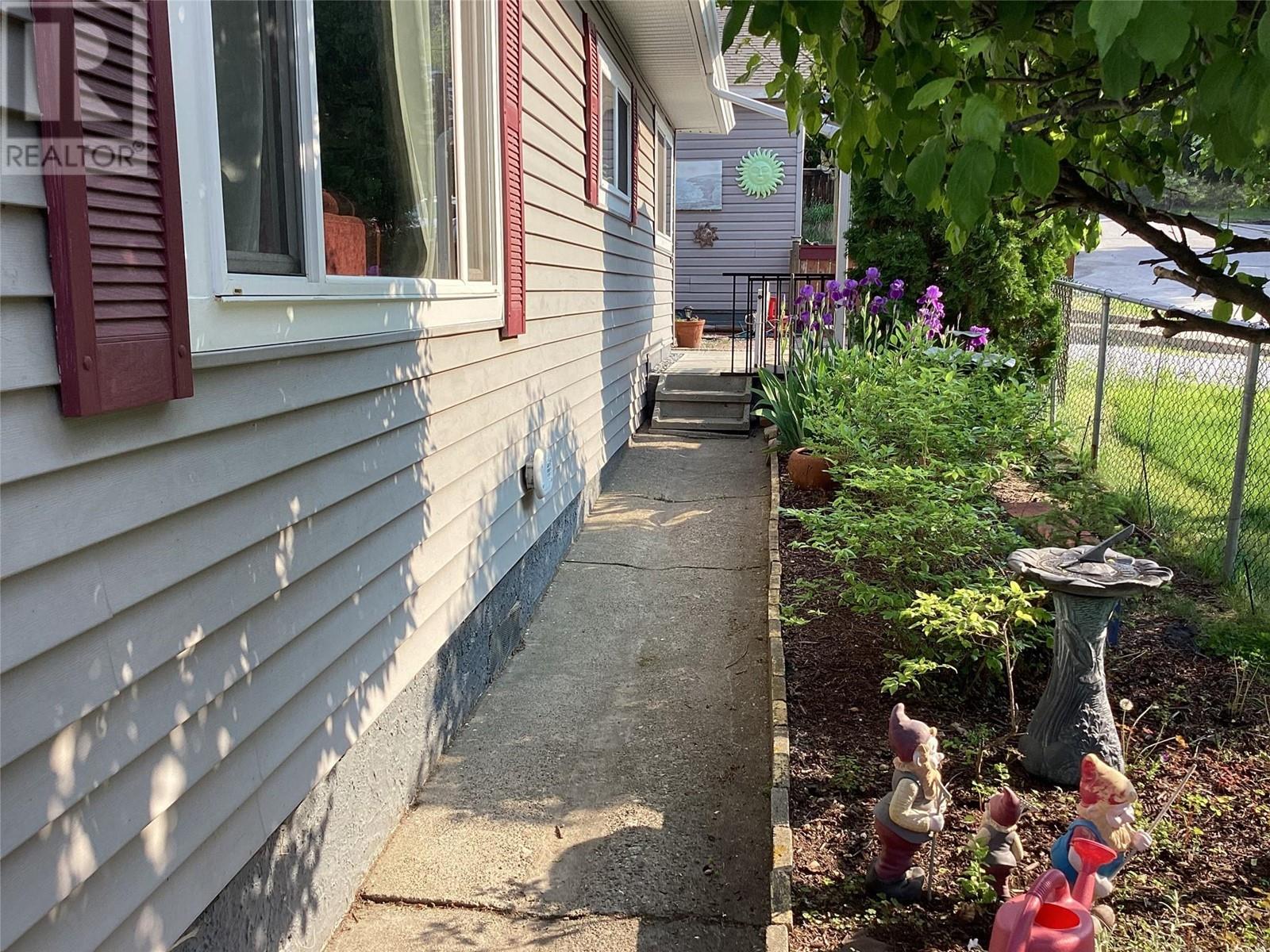 2195 Seventh Avenue, Trail, British Columbia  V1R 3C7 - Photo 36 - 10339486