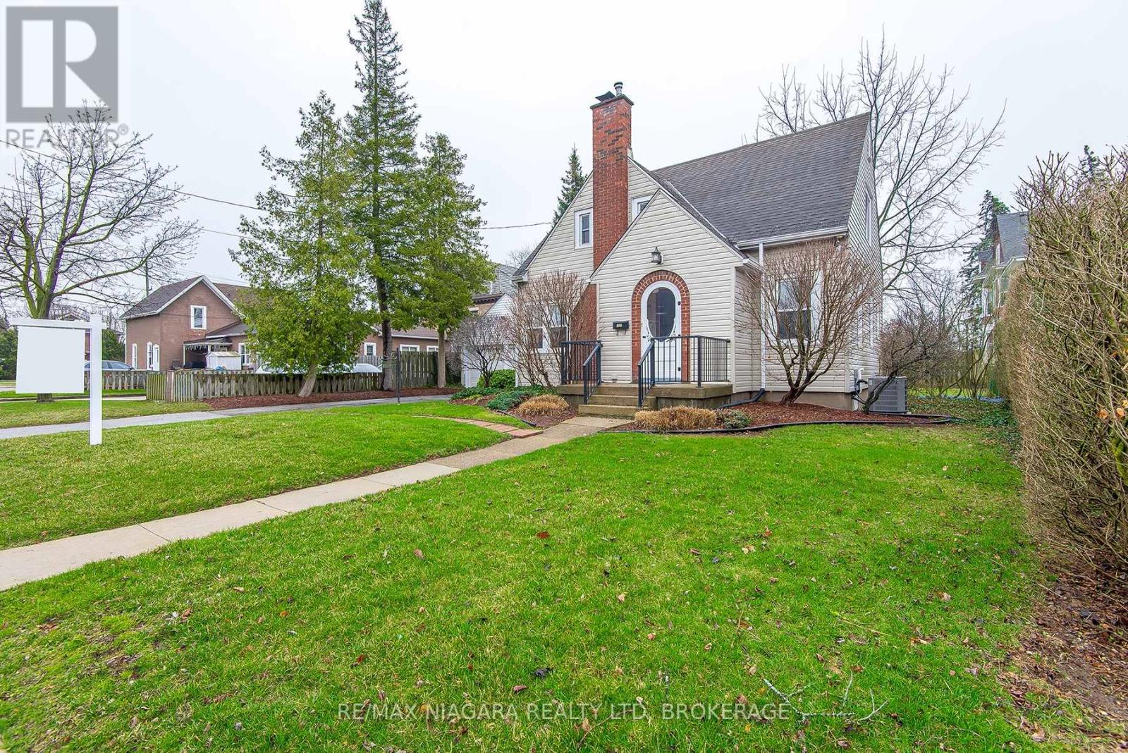 117 Church Street W, Welland, Ontario  L3C 4N8 - Photo 3 - X12079582