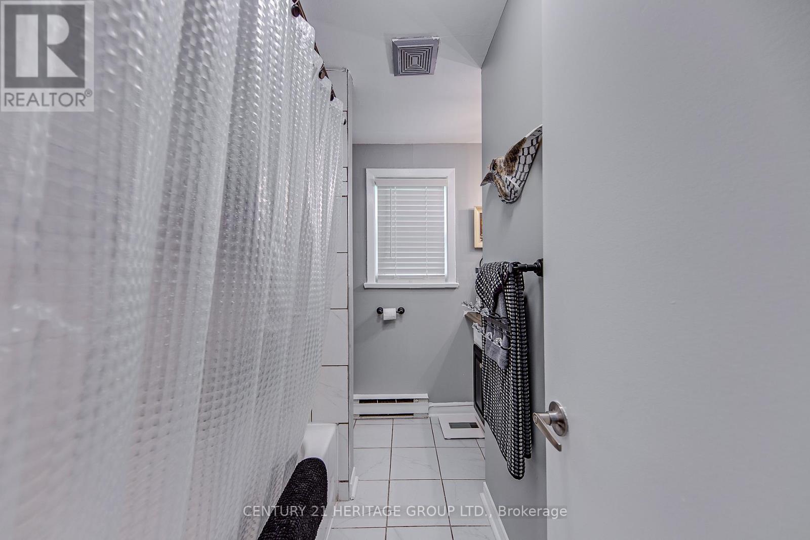 36 Puget Street, Barrie, Ontario  L4M 4N2 - Photo 14 - S12079596
