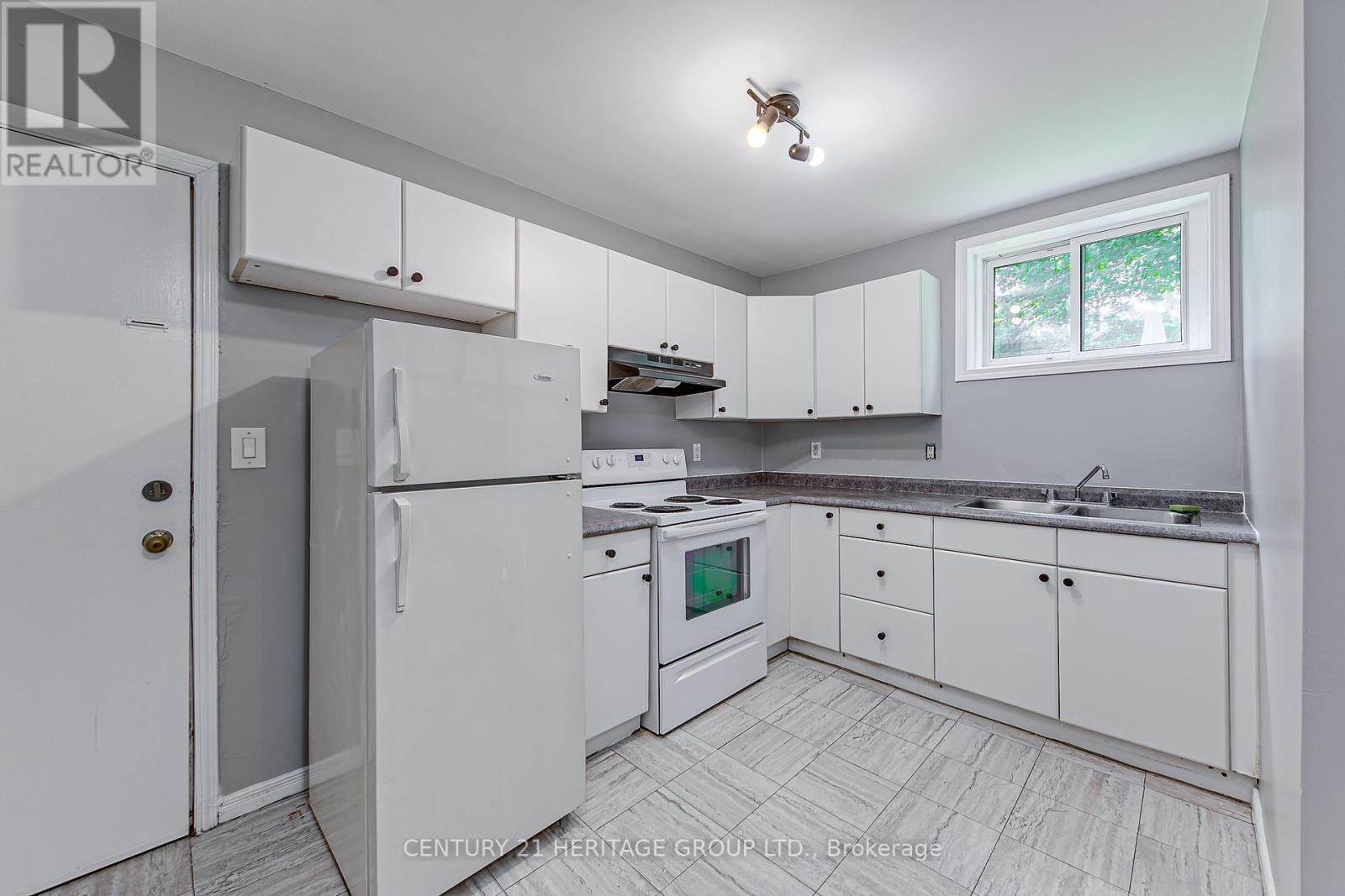 36 Puget Street, Barrie, Ontario  L4M 4N2 - Photo 19 - S12079596