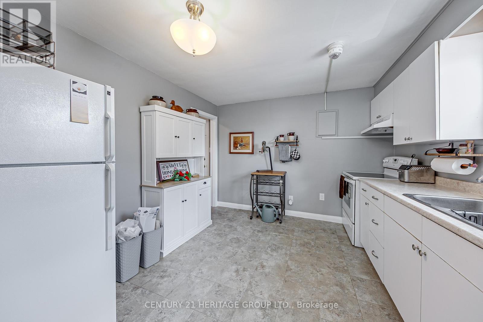 36 Puget Street, Barrie, Ontario  L4M 4N2 - Photo 8 - S12079596