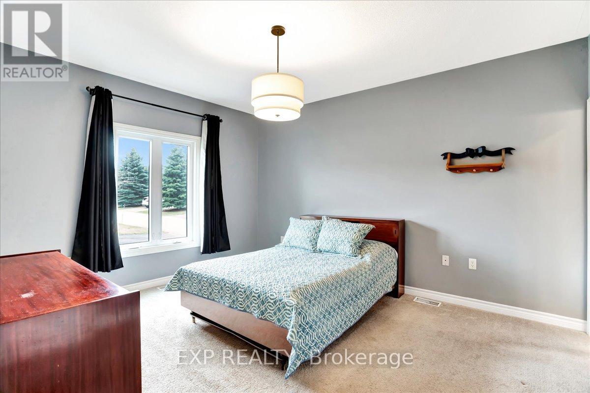 10 Atlantic Avenue, Wasaga Beach, Ontario  L9Z 3A8 - Photo 15 - S12079600
