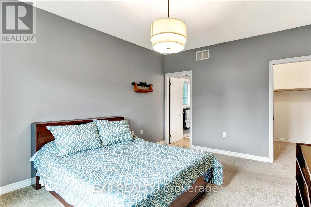 10 Atlantic Avenue, Wasaga Beach, Ontario  L9Z 3A8 - Photo 16 - S12079600
