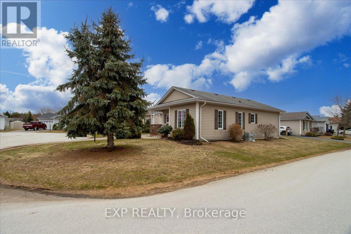 10 Atlantic Avenue, Wasaga Beach, Ontario  L9Z 3A8 - Photo 3 - S12079600