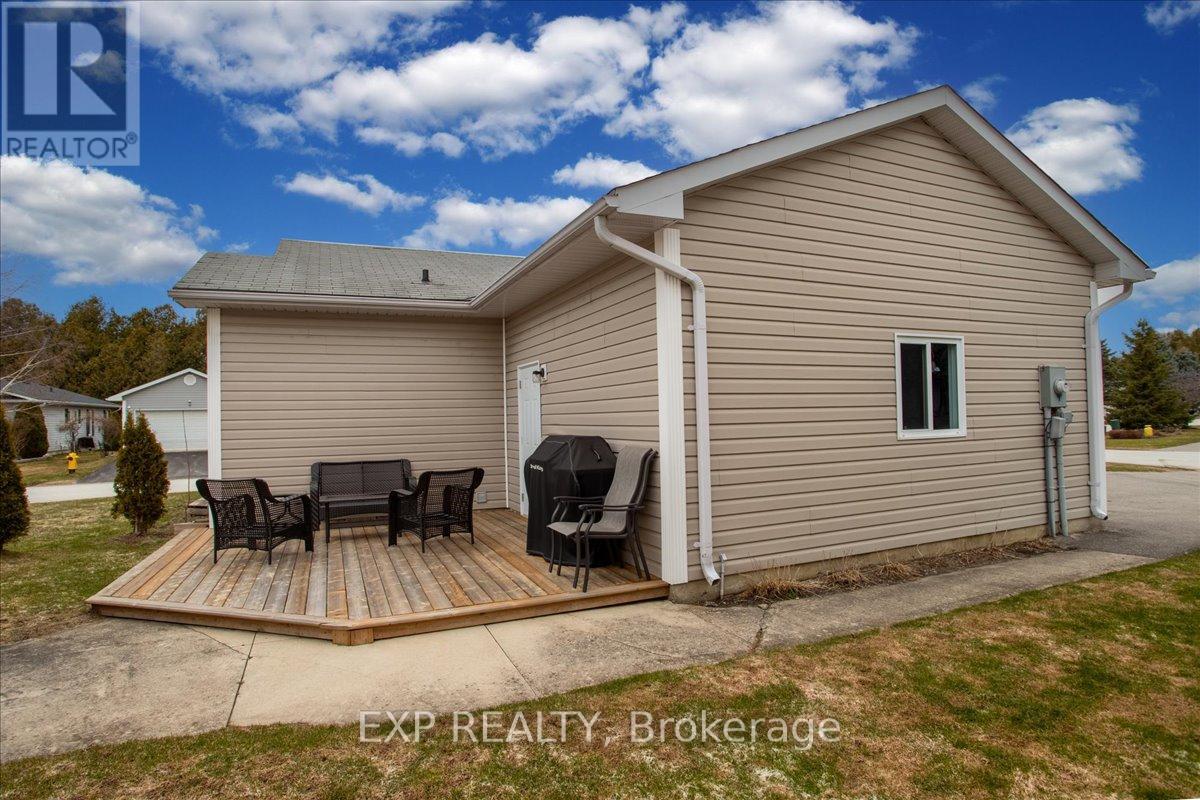 10 Atlantic Avenue, Wasaga Beach, Ontario  L9Z 3A8 - Photo 4 - S12079600