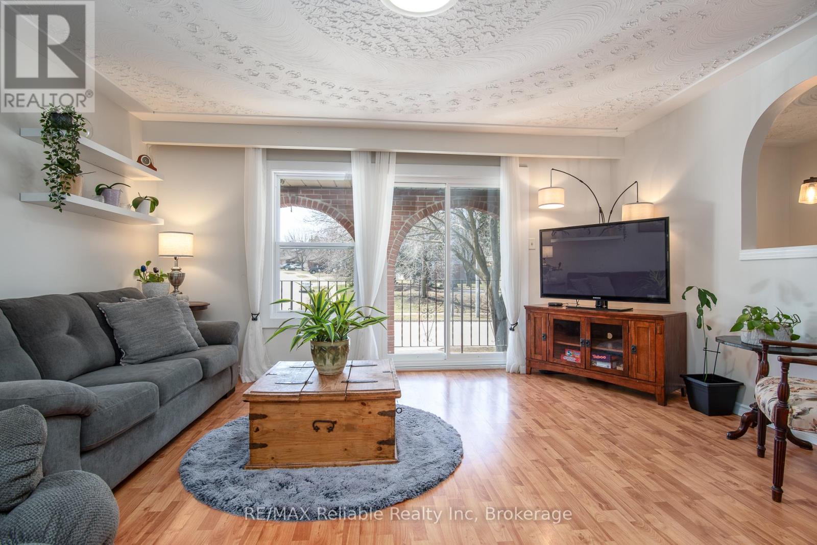 163 Marksam Road, Guelph, Ontario  N1H 7L1 - Photo 4 - X12066335