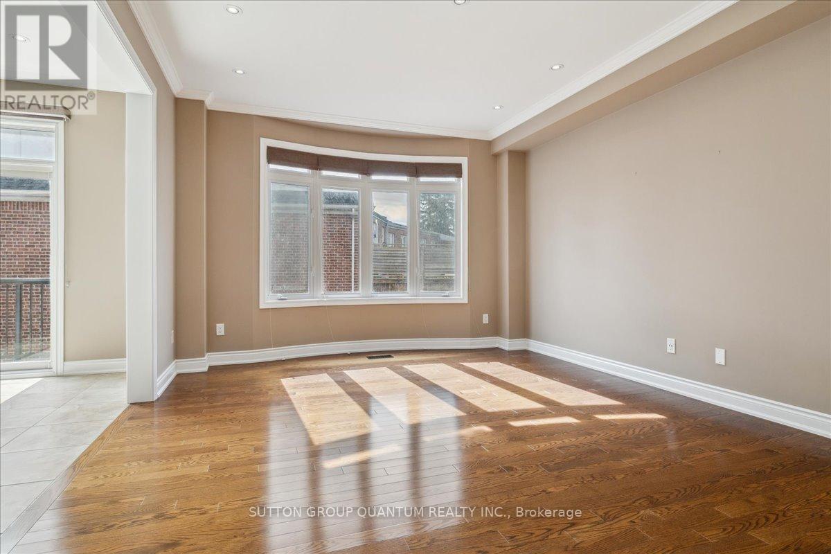 32 Harborn Road, Mississauga, Ontario  L5B 1A4 - Photo 14 - W12079615