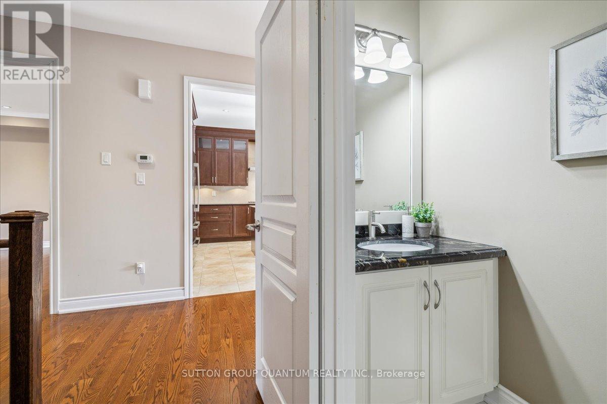 32 Harborn Road, Mississauga, Ontario  L5B 1A4 - Photo 16 - W12079615
