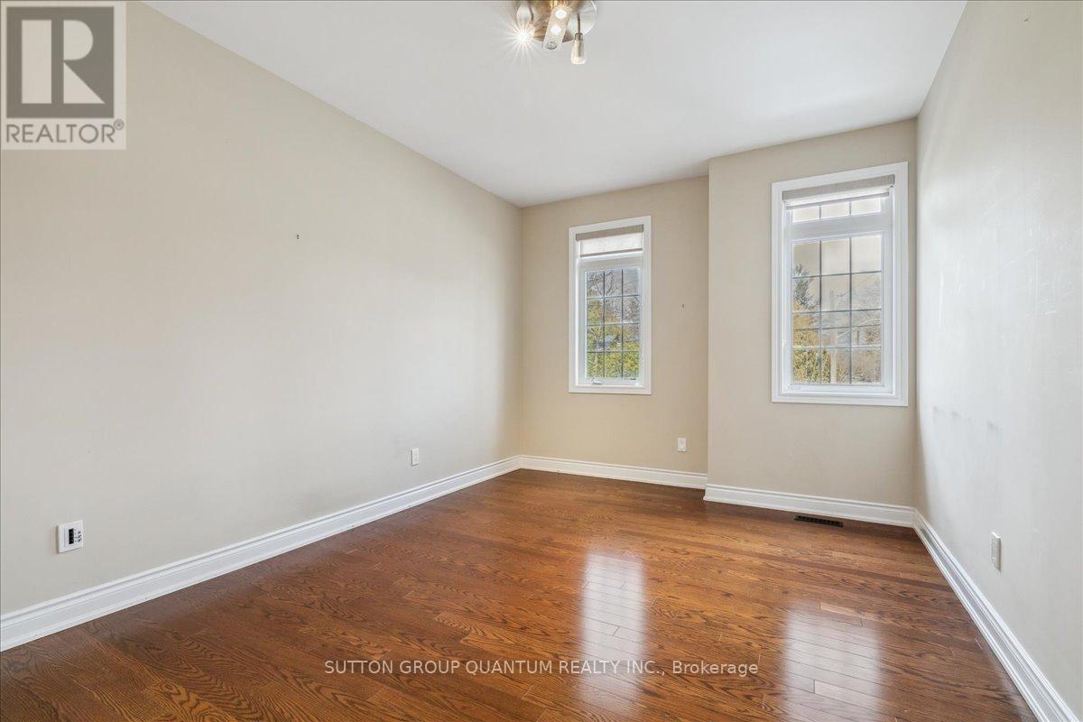 32 Harborn Road, Mississauga, Ontario  L5B 1A4 - Photo 18 - W12079615