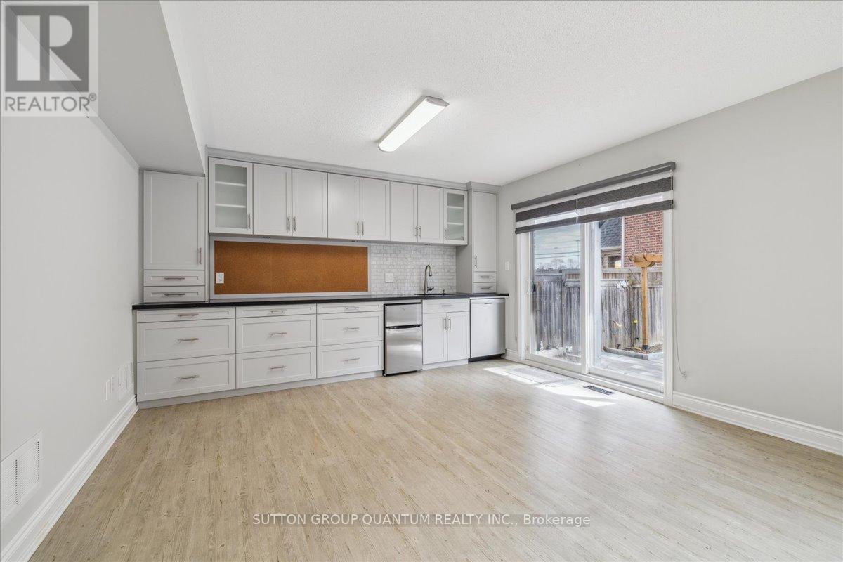 32 Harborn Road, Mississauga, Ontario  L5B 1A4 - Photo 38 - W12079615
