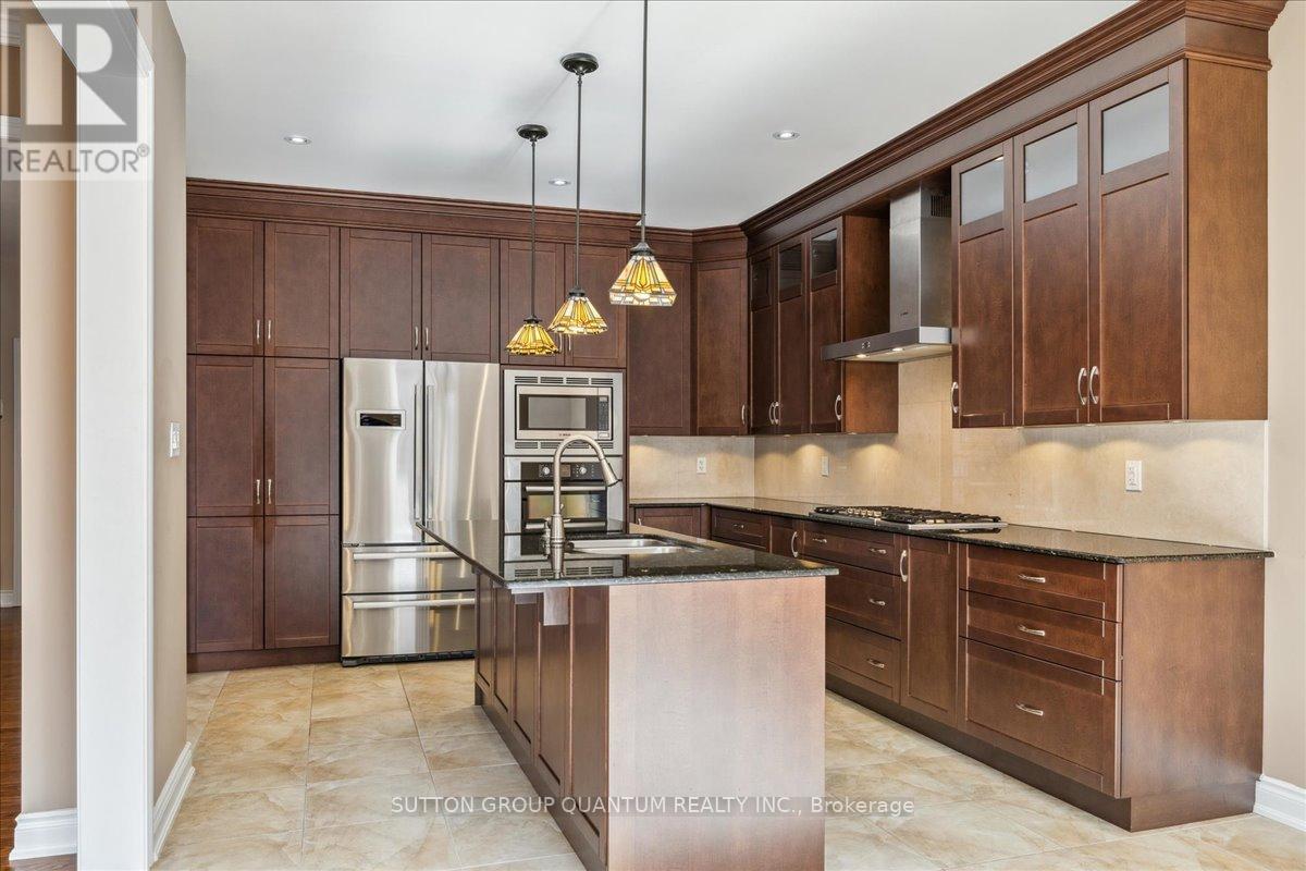 32 Harborn Road, Mississauga, Ontario  L5B 1A4 - Photo 8 - W12079615
