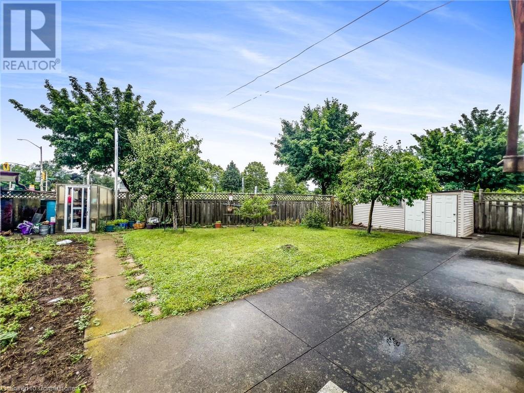 Property at 2 MARK Place image 4