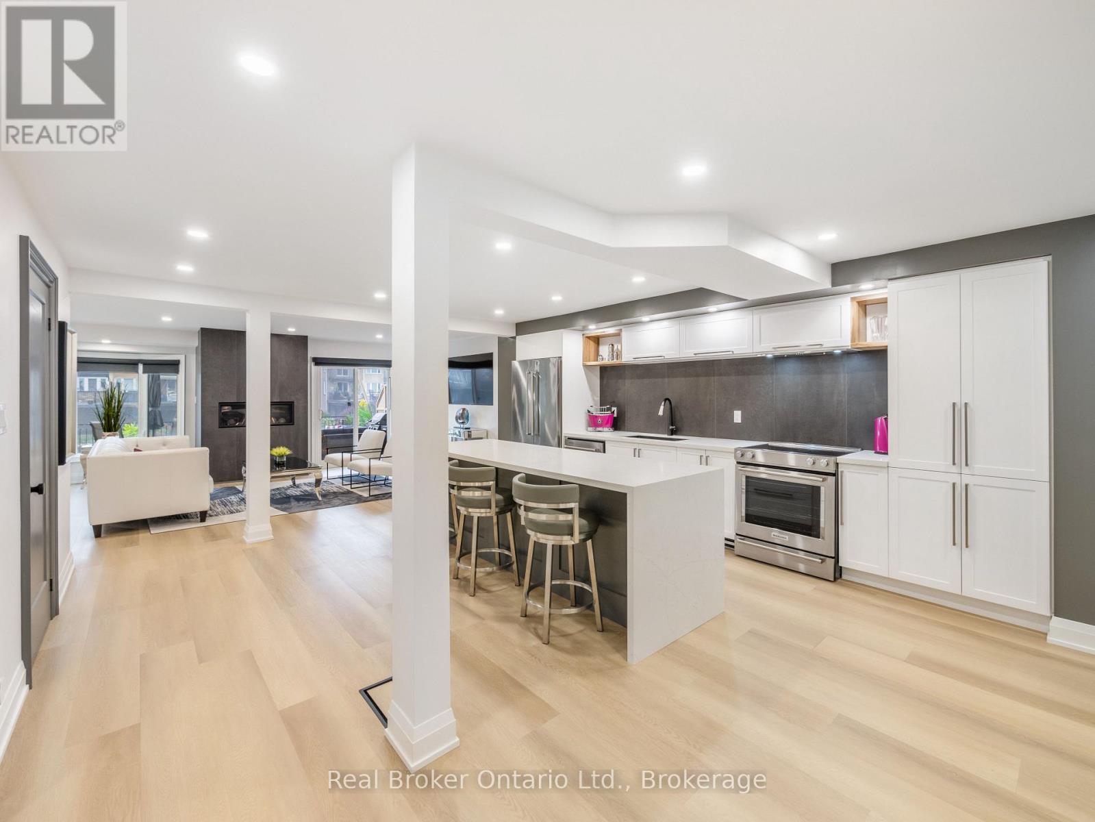 97 Edgewater Drive, Hamilton, Ontario  L8E 4Z2 - Photo 8 - X12079630
