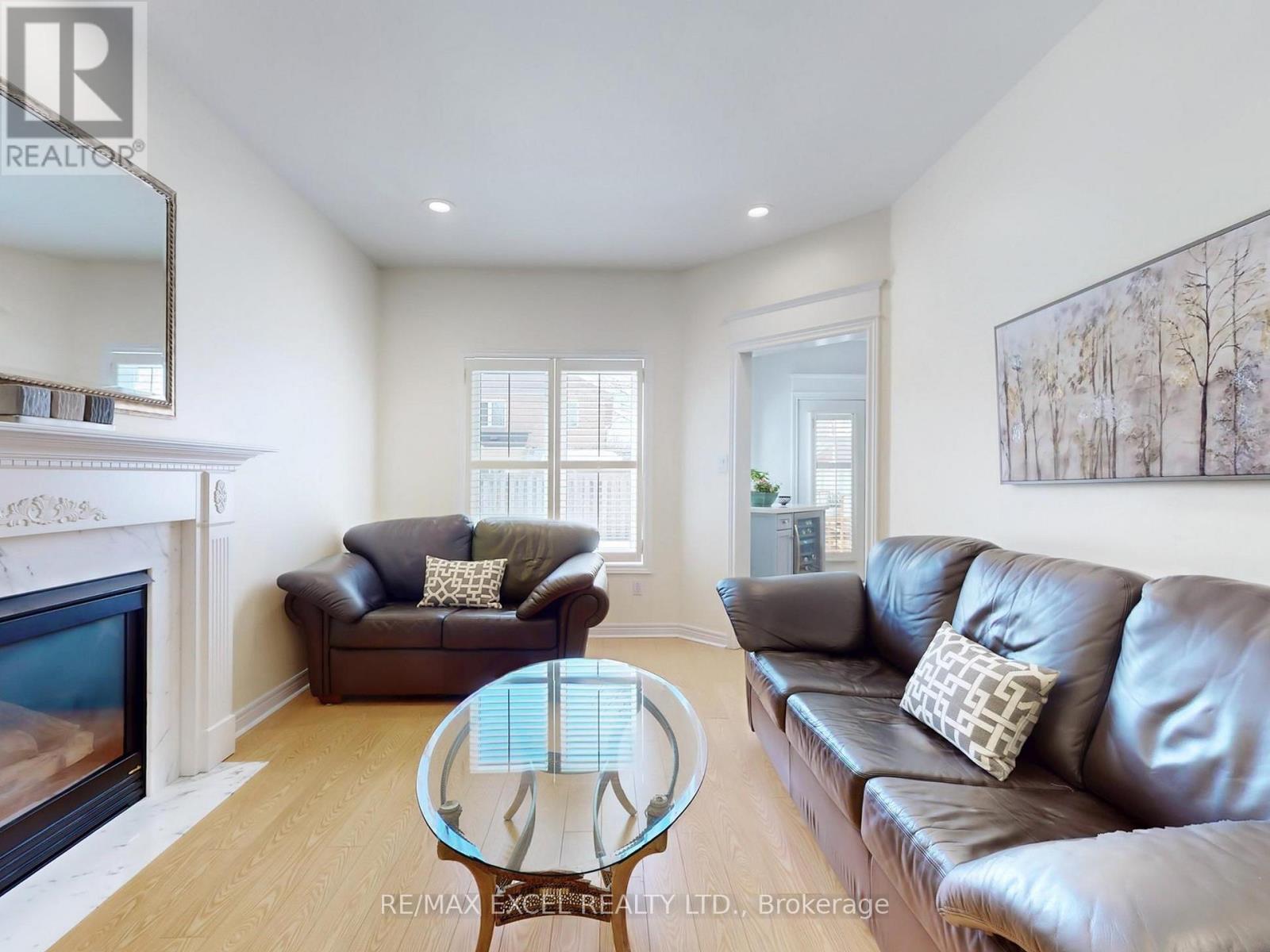 78 Shaftsbury Avenue, Richmond Hill, Ontario  L4C 0R3 - Photo 5 - N12079662