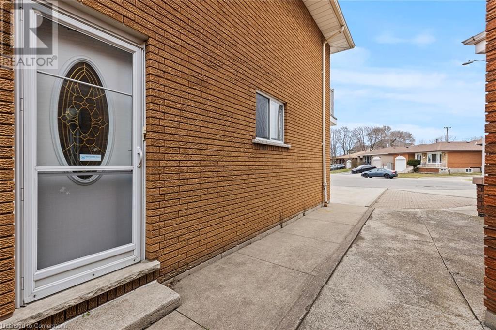19 Quarry Court, Hamilton, Ontario  L9C 6L7 - Photo 3 - 40716464