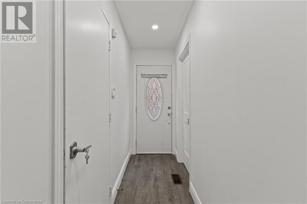 19 Quarry Court, Hamilton, Ontario  L9C 6L7 - Photo 4 - 40716464