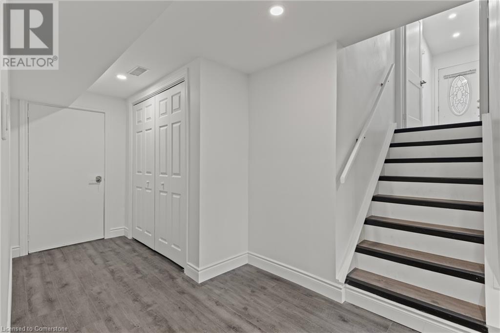 19 Quarry Court, Hamilton, Ontario  L9C 6L7 - Photo 5 - 40716464