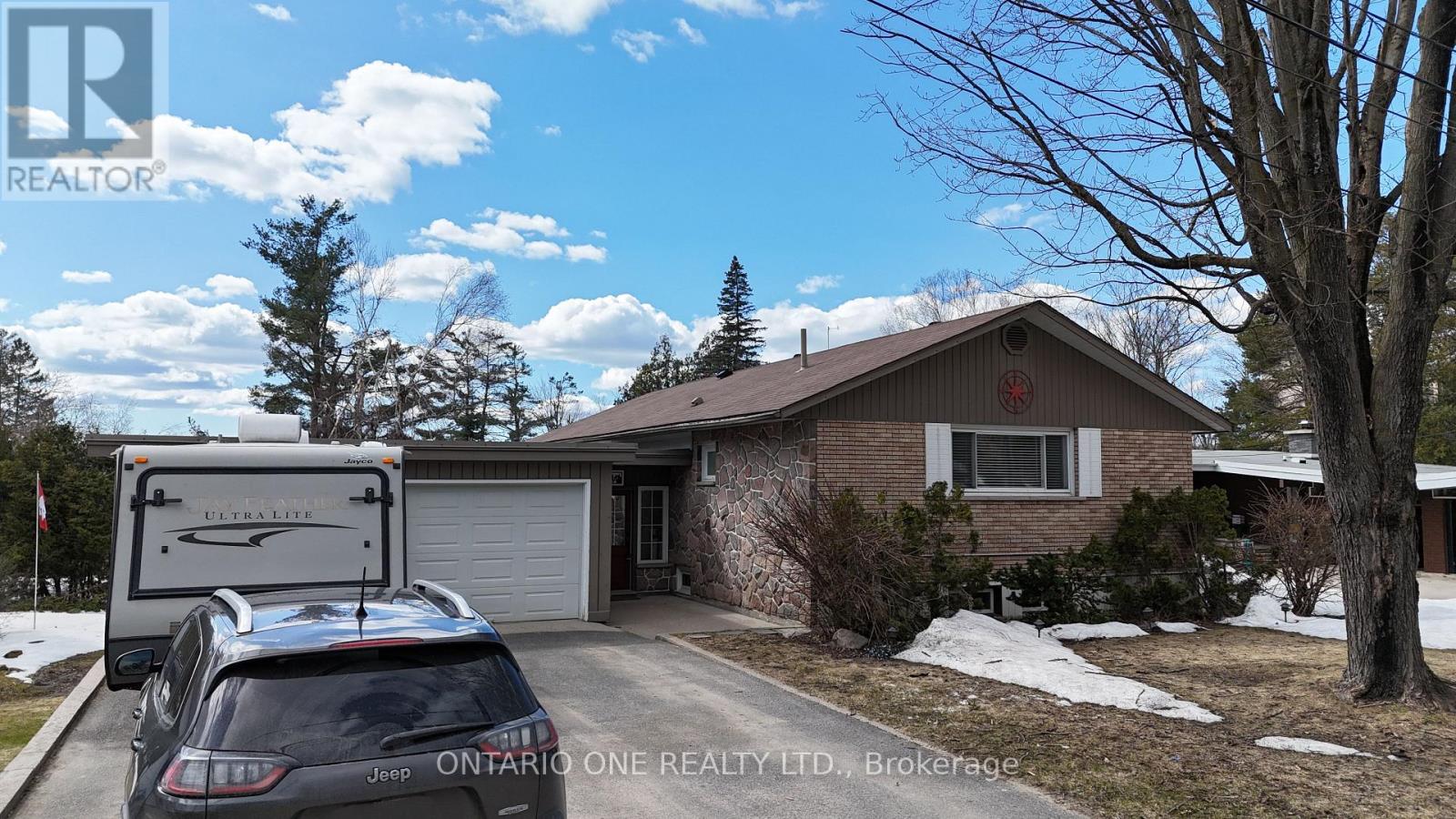 Property at 355 GREAVETTE STREET image 1